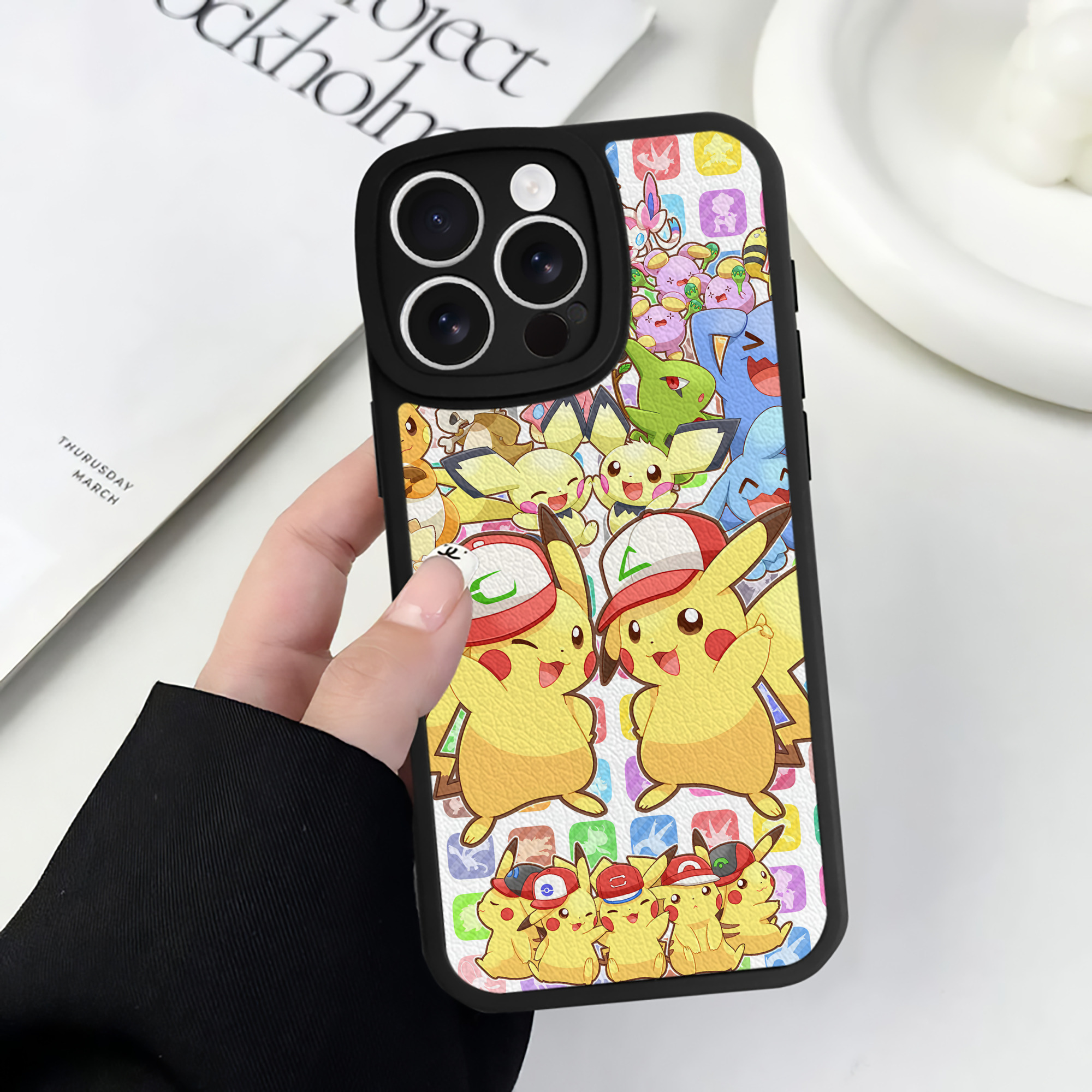 （画像用） ポケットモンスター Pokémon 【iPhone 16シリーズ対応】シリコンスマホケース（レザー調） 材質：シリコン